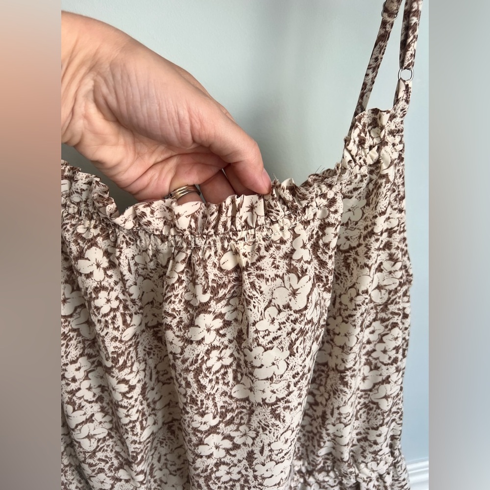 NWOT!!! Carly Jean Los Angeles Floral Smocked Dress Sz. Medium - Picture 8 of 10